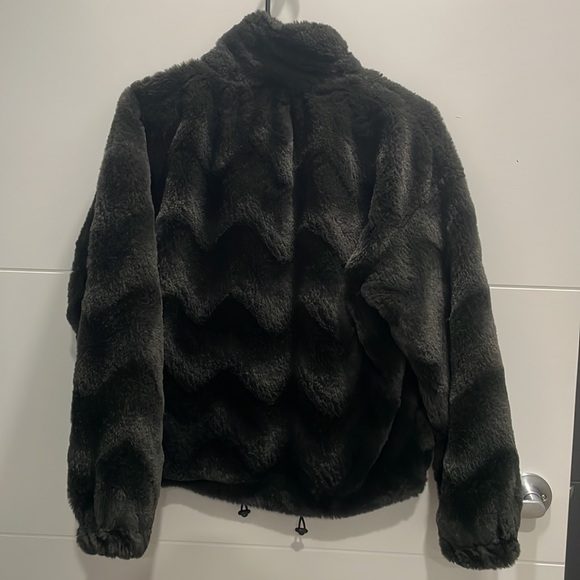 Urban Outfitters Eva Black Faux Fur Coat - Picture 5 of 7
